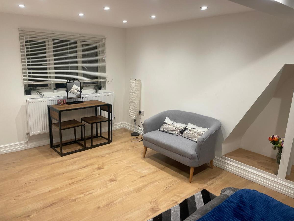 Beautiful Loft With En-Suit In A Family House, Λονδίνο Εξωτερικό φωτογραφία